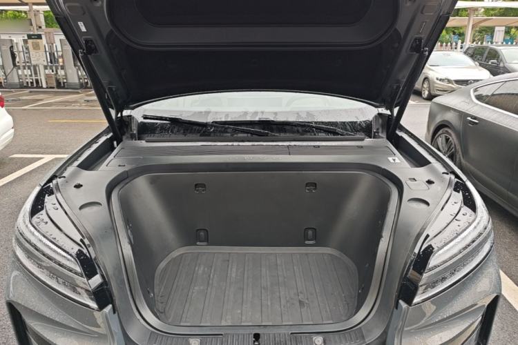 Used ONVO Luxeed L90 2025 Model—Ultra Six-Seater Version Engine Bay
