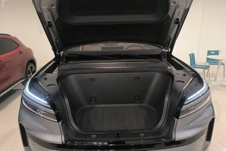 Used ONVO Luxeed L90 2025 Model—Max Six-Seater Version Engine Bay