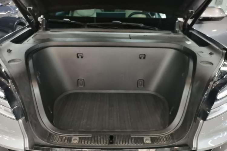 Used ONVO Luxeed L90 2025 Model—Ultra Six-Seater Version Engine Bay