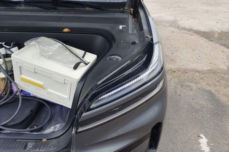 Used ONVO Luxeed L90 2025 Model—Max Six-Seater Version Engine Bay Left