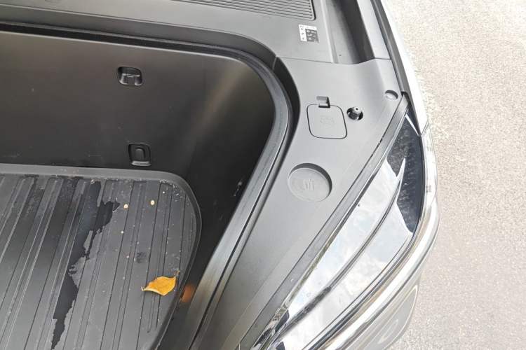 Used ONVO Luxeed L90 2025 Model—Max Six-Seater Version Engine Bay Left