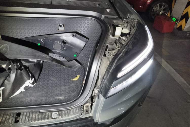 Used ONVO Luxeed L90 2025 Model—Max Six-Seater Version Engine Bay Left