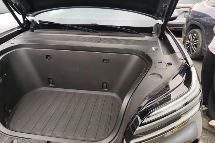 Used ONVO Luxeed L90 2025 Model—Max Six-Seater Version Engine Bay Left