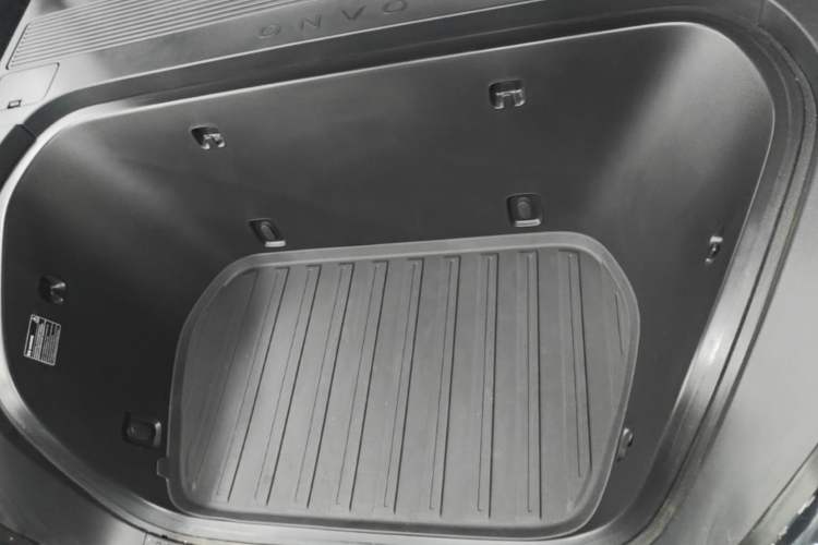 Used ONVO Luxeed L90 2025 Model—Max Six-Seater Version Engine Bay