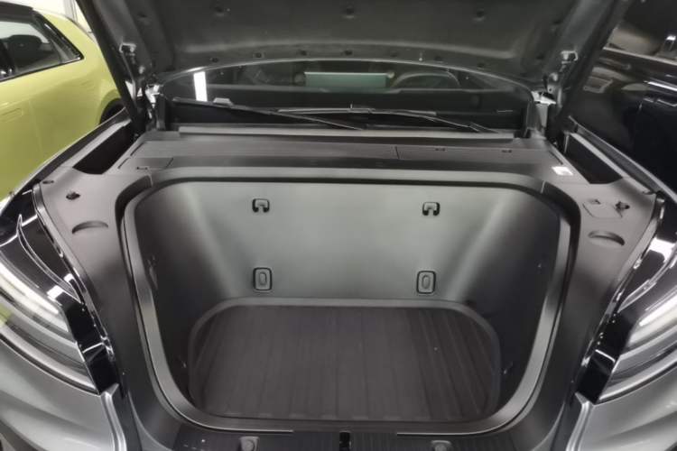 Used ONVO Luxeed L90 2025 Model Max Six-Seater 60-degree Battery Edition Engine Bay