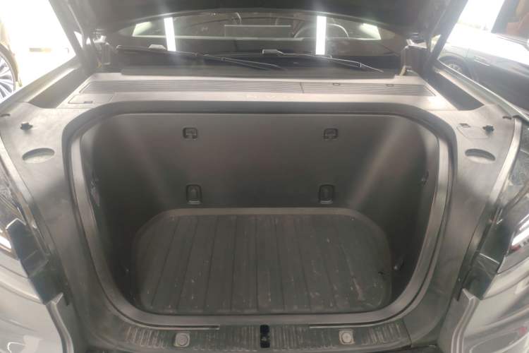 Used ONVO Luxeed L90 2025 Model—Ultra Six-Seater Version Engine Bay