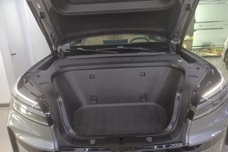 Used ONVO Luxeed L90 2025 Model—Ultra Six-Seater Version Engine Bay