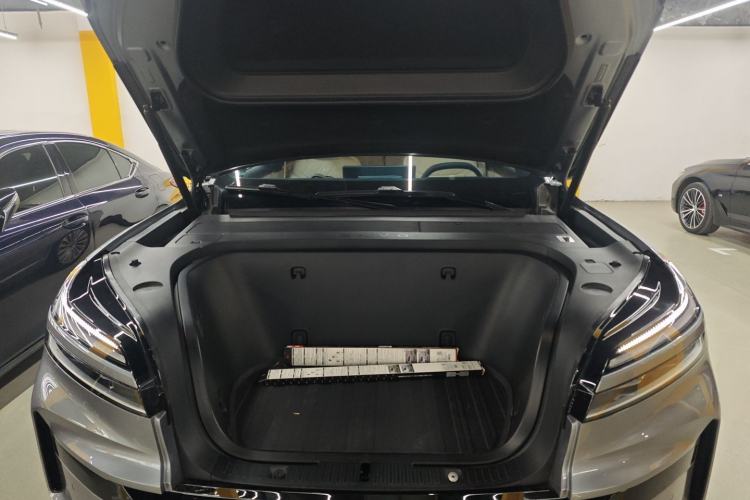 Used ONVO Luxeed L90 2025 Model—Max Six-Seater Version Engine Bay