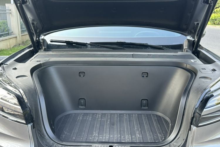 Used ONVO Luxeed L90 2025 Model—Max Six-Seater Version Engine Bay