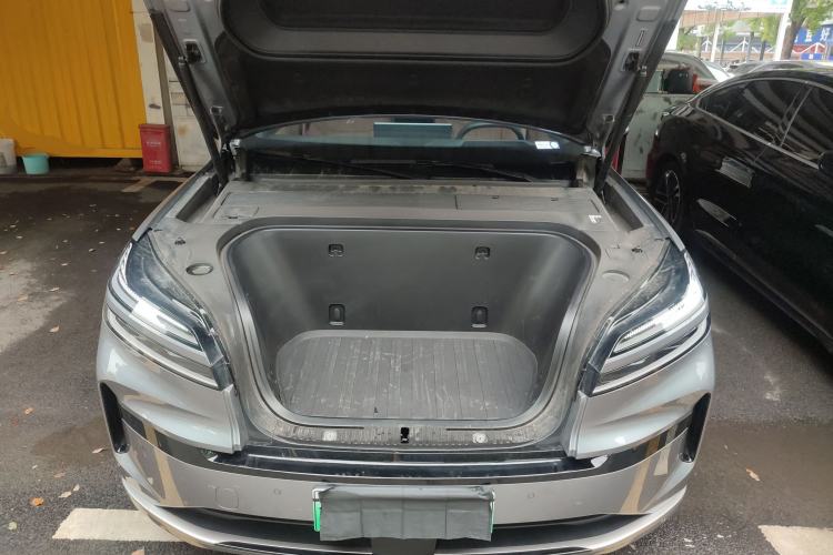 Used ONVO Luxeed L90 2025 Model—Max Six-Seater Version Engine Bay
