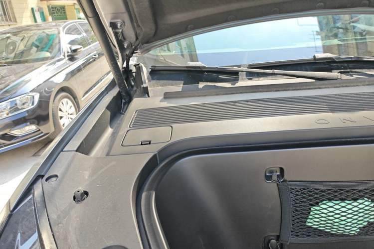 Used ONVO Luxeed L90 2025 Model—Ultra Six-Seater Version Engine Bay Right