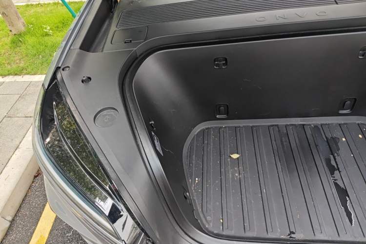 Used ONVO Luxeed L90 2025 Model—Max Six-Seater Version Engine Bay Right
