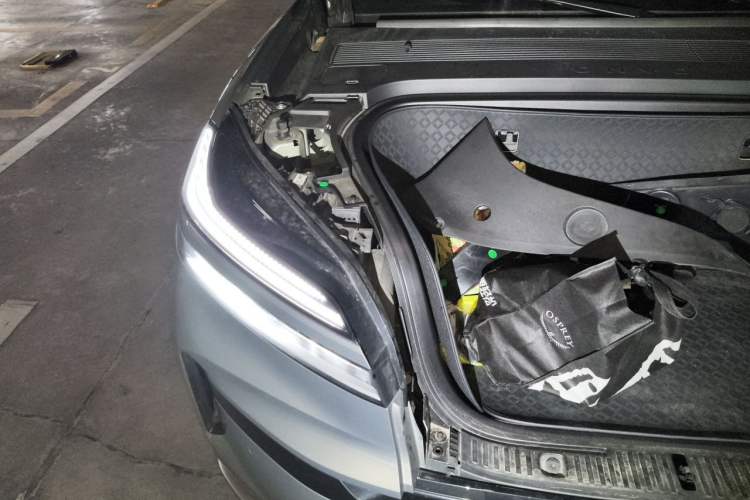 Used ONVO Luxeed L90 2025 Model—Max Six-Seater Version Engine Bay Right