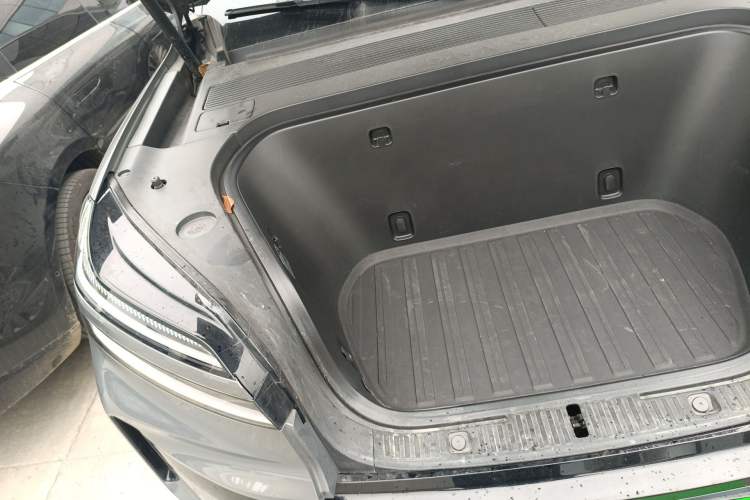 Used ONVO Luxeed L90 2025 Model—Ultra Six-Seater Version Engine Bay Right