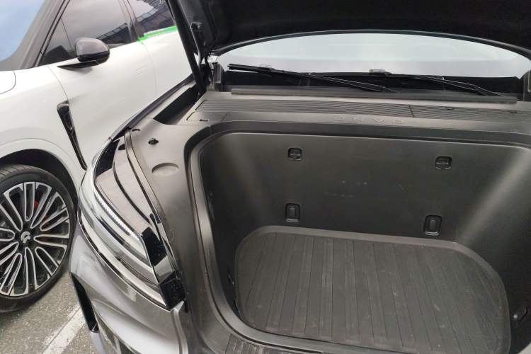 Used ONVO Luxeed L90 2025 Model—Max Six-Seater Version Engine Bay Right