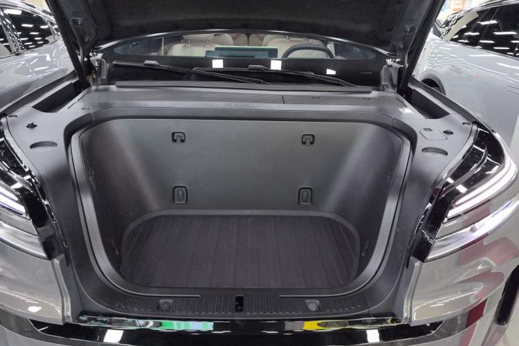 Used ONVO Luxeed L90 2025 Model—Max Six-Seater Version Engine Bay