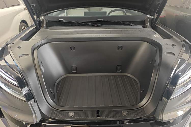 Used ONVO Luxeed L90 2025 Model—Ultra Seven-Seater Version Engine Bay