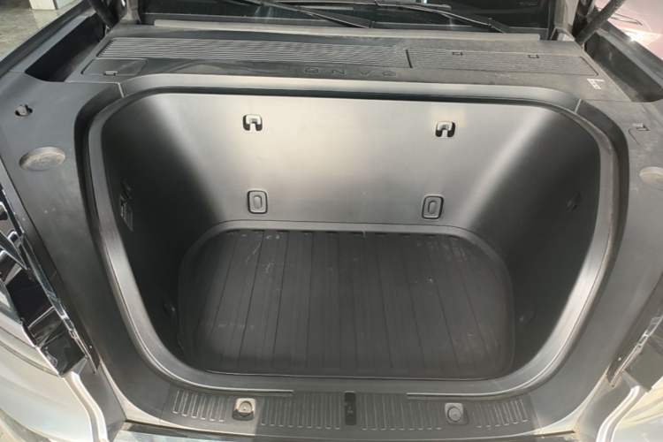 Used ONVO Luxeed L90 2025 Model—Ultra Six-Seater Version Engine Bay