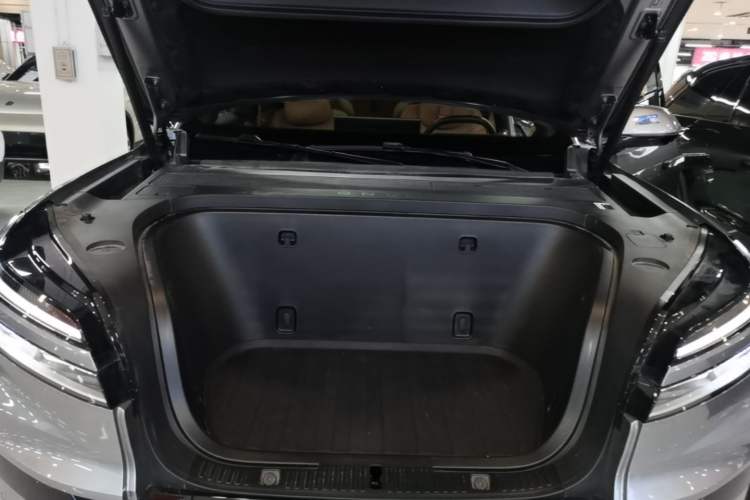 Used ONVO Luxeed L90 2025 Model Max Six-Seater 60-degree Battery Edition Engine Bay