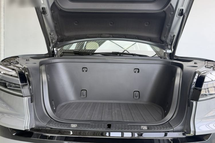 Used ONVO Luxeed L90 2025 Model—Ultra Six-Seater Version Engine Bay