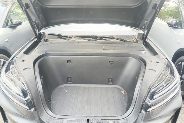 Used ONVO Luxeed L90 2025 Model—Max Six-Seater Version Engine Bay