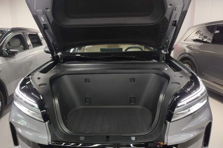 Used ONVO Luxeed L90 2025 Model—Ultra Six-Seater Version Engine Bay