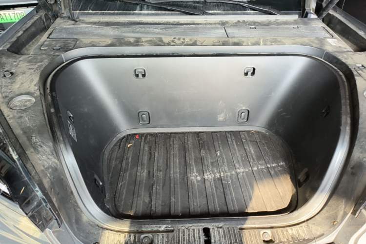 Used ONVO Luxeed L90 2025 Model—Ultra Six-Seater Version Engine Bay