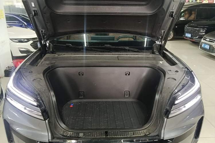 Used ONVO Luxeed L90 2025 Model—Ultra Six-Seater Version Engine Bay