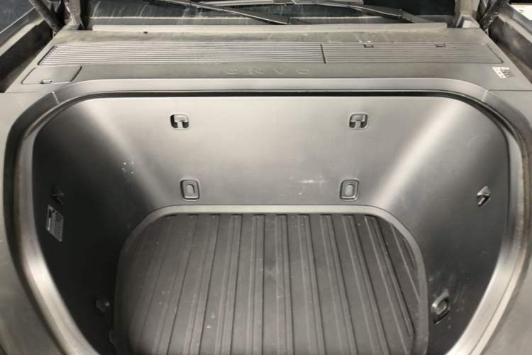 Used ONVO Luxeed L90 2025 Model—Max Six-Seater Version Engine Bay