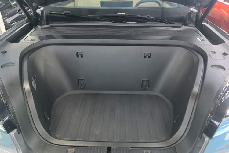 Used ONVO Luxeed L90 2025 Model—Max Six-Seater Version Engine Bay