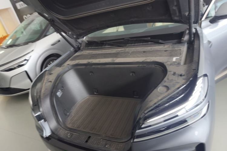 Used ONVO Luxeed L90 2025 Model—Ultra Six-Seater Version Engine Bay