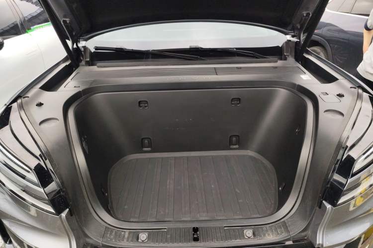 Used ONVO Luxeed L90 2025 Model—Max Six-Seater Version Engine Bay