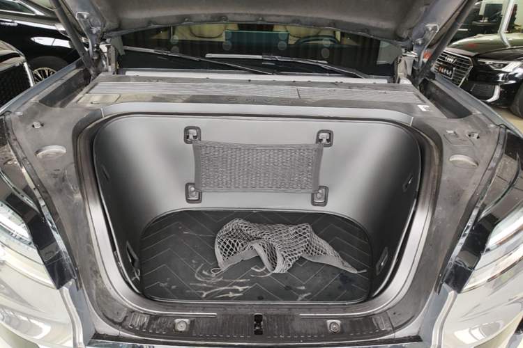 Used ONVO Luxeed L90 2025 Model—Ultra Six-Seater Version Engine Bay