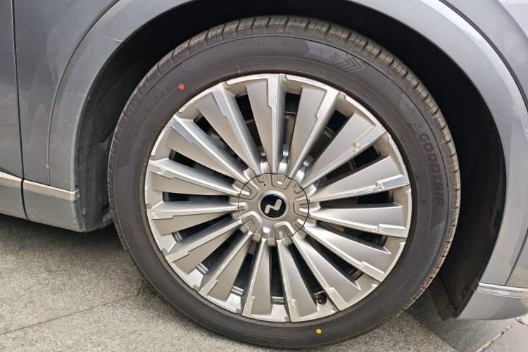 Used ONVO Luxeed L90 2025 Model—Max Six-Seater Version Exterior 1
