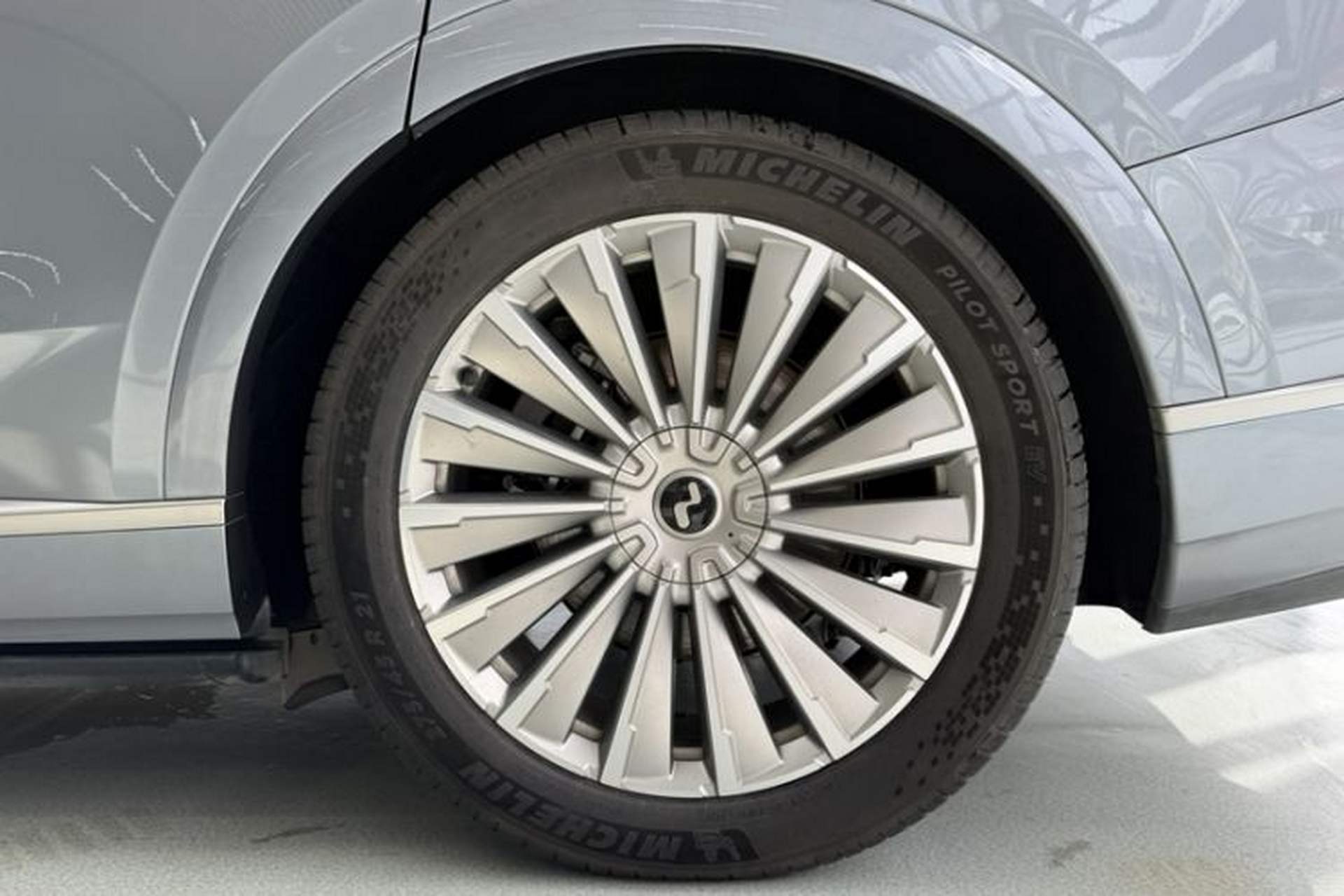 Used ONVO Luxeed L90 2025 Model—Ultra Six-Seater Version Exterior 2