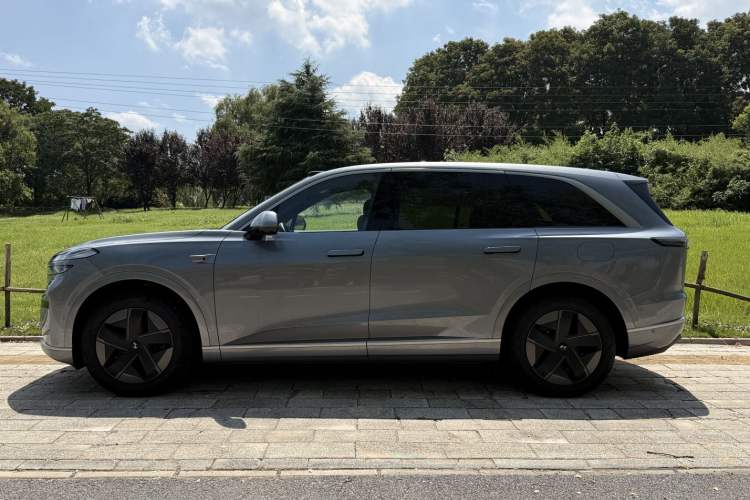 Used ONVO Luxeed L90 2025 Model Max Six-Seater 60-degree Battery Edition Exterior 2