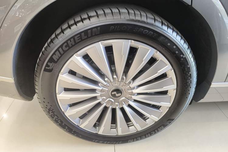 Used ONVO Luxeed L90 2025 Model—Max Six-Seater Version Exterior 2