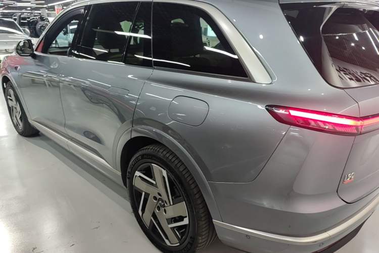 Used ONVO Luxeed L90 2025 Model—Ultra Six-Seater Version Exterior 2