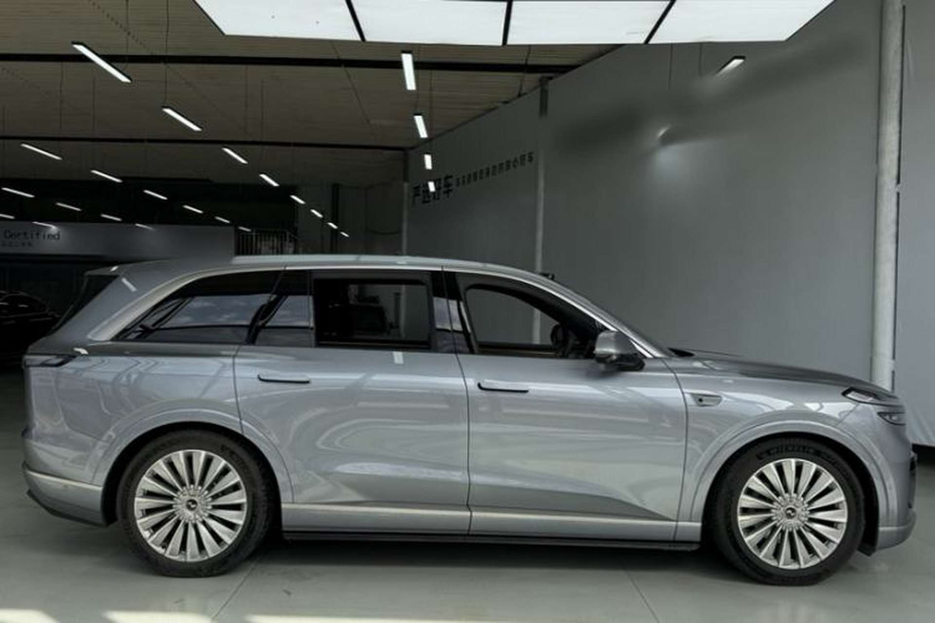 Used ONVO Luxeed L90 2025 Model—Ultra Six-Seater Version Exterior 3
