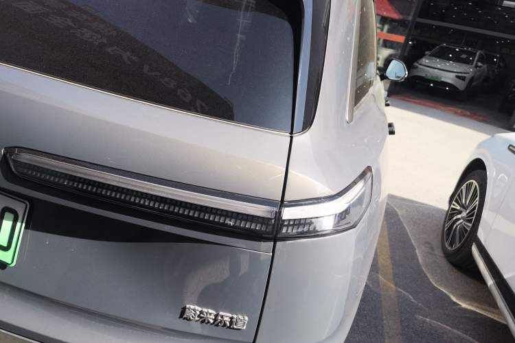 Used ONVO Luxeed L90 2025 Model—Ultra Six-Seater Version Exterior 3
