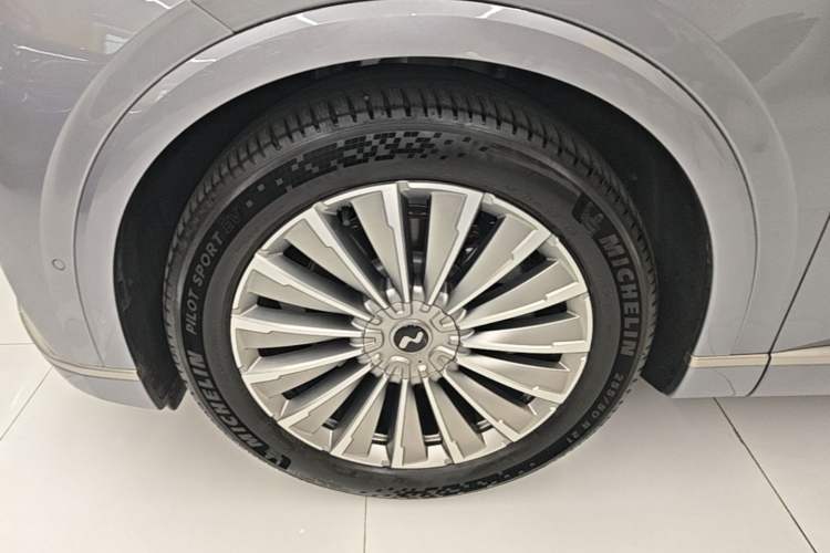 Used ONVO Luxeed L90 2025 Model—Max Six-Seater Version Exterior 4