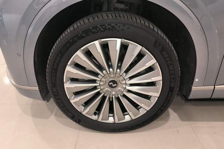 Used ONVO Luxeed L90 2025 Model—Max Six-Seater Version Exterior 4