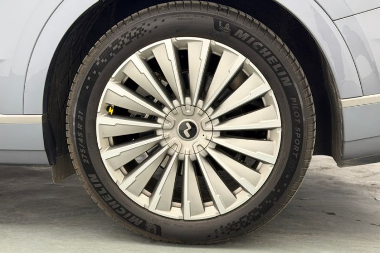 Used ONVO Luxeed L90 2025 Model—Max Six-Seater Version Exterior 4