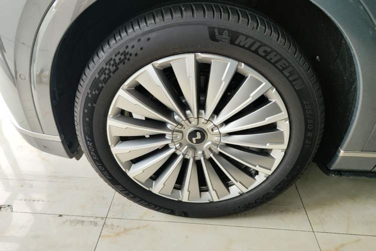 Used ONVO Luxeed L90 2025 Model—Ultra Six-Seater Version Exterior 4
