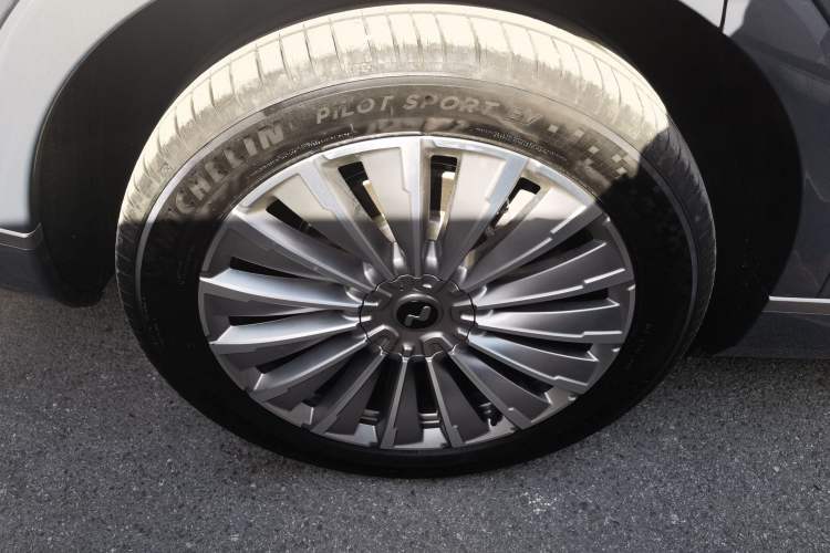 Used ONVO Luxeed L90 2025 Model—Ultra Six-Seater Version Exterior 5