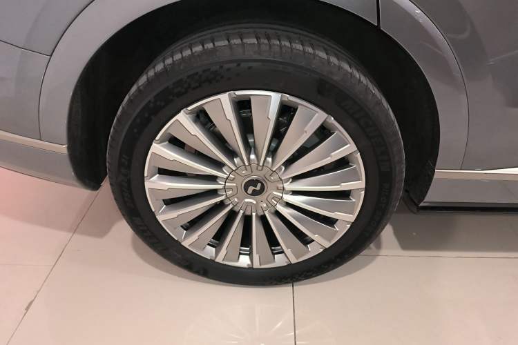 Used ONVO Luxeed L90 2025 Model—Max Six-Seater Version Exterior 5