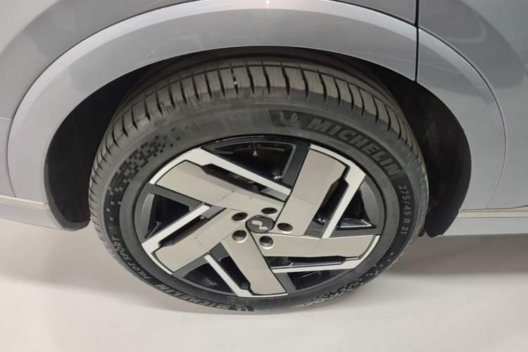 Used ONVO Luxeed L90 2025 Model—Ultra Six-Seater Version Exterior 5