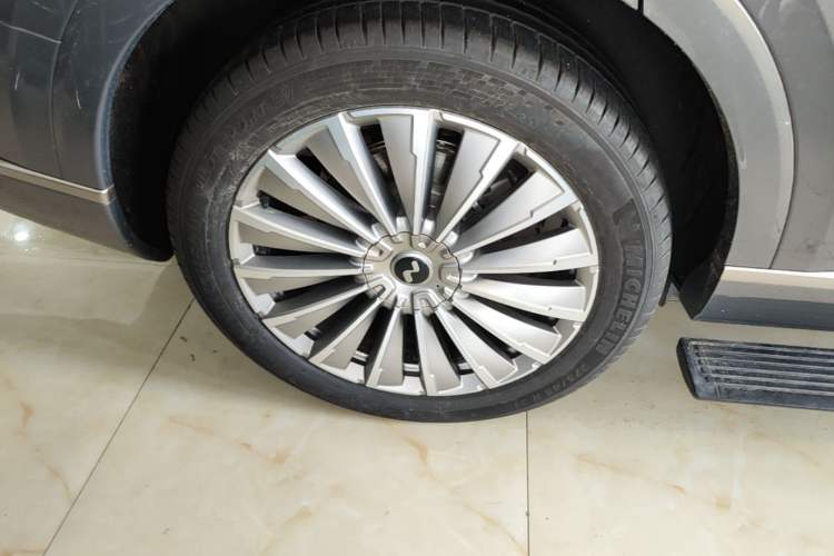Used ONVO Luxeed L90 2025 Model—Ultra Six-Seater Version Exterior 5