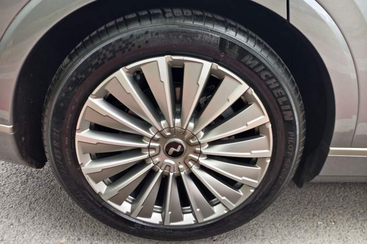 Used ONVO Luxeed L90 2025 Model—Max Six-Seater Version Exterior 8