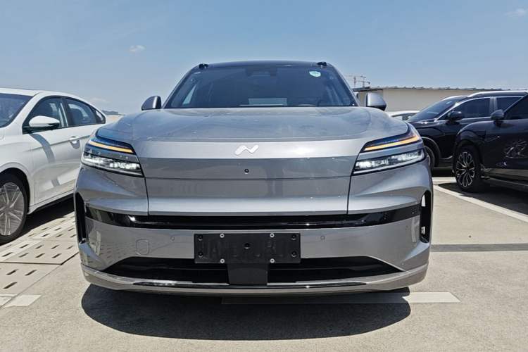 Used ONVO Luxeed L90 2025 Model—Max Six-Seater Version Front